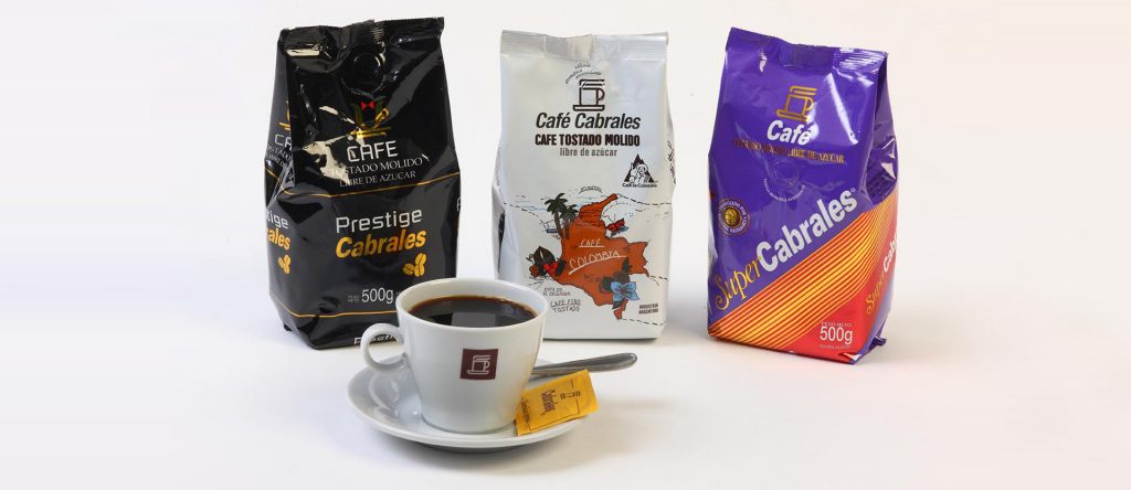 El Café empleado debe ser fresco, de granos arábigos, con molienda para filtro especificada por el elaborador.