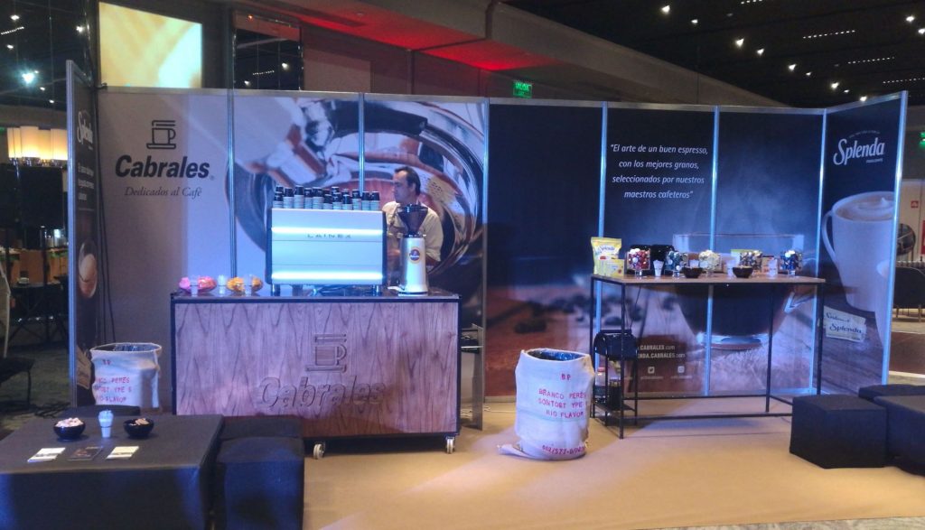 Buenos Aires, 7 de mayo – El 3 y 4 de mayo, se realizó en el Alvear Icon Hotel la primera Fiesta del Café de Buenos Aires. Ofreció al visitante vivir la experiencia del café en todas sus dimensiones, y Cabrales fue protagonista.